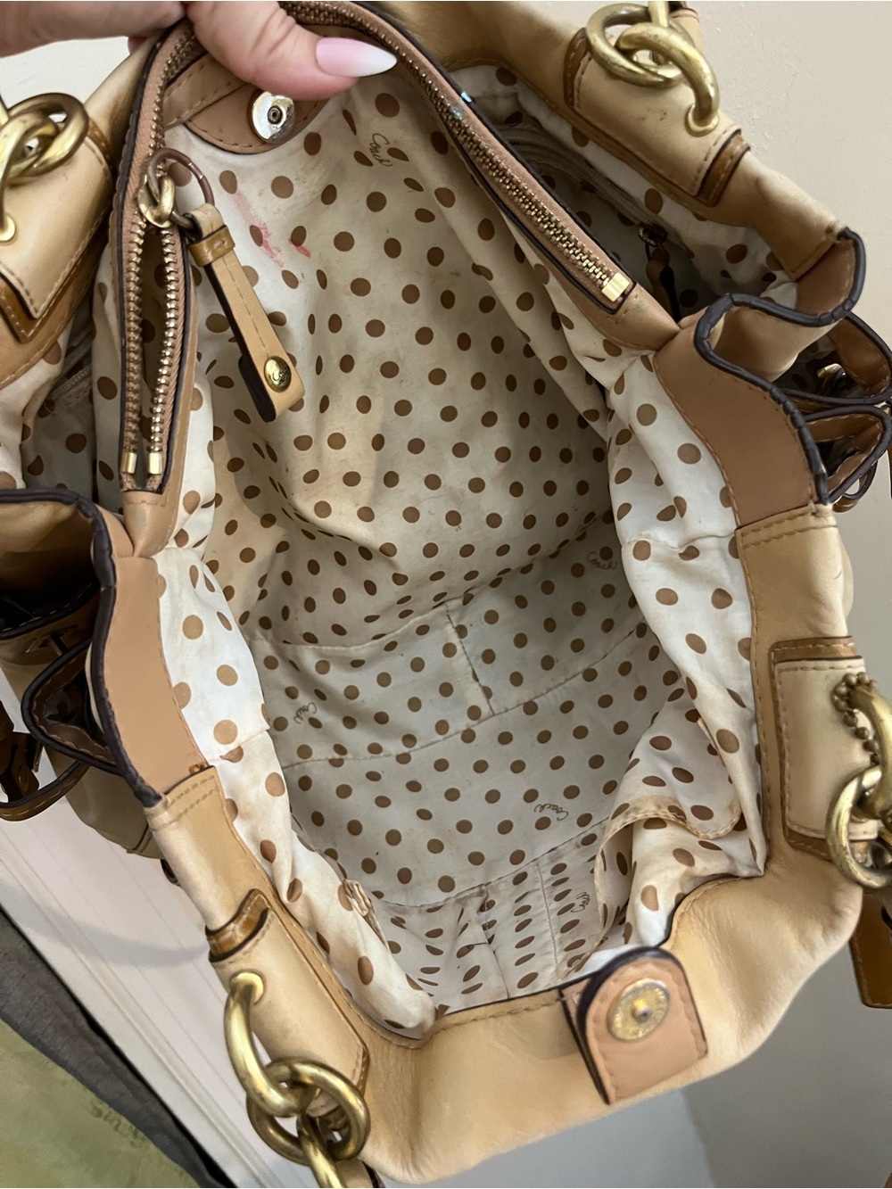 Coach Peyton Leather Tote Handbag in Tan with Gold Hardware - Picture 9 of 15